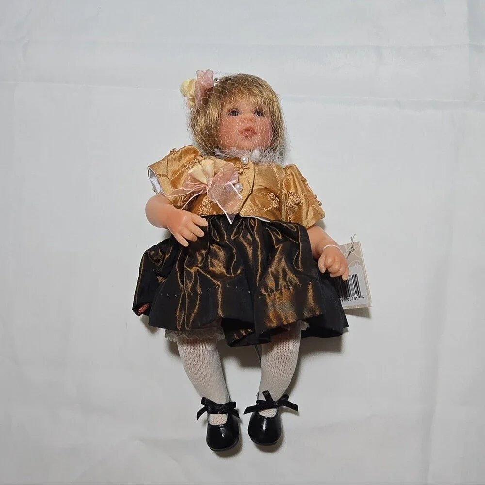 Lee Middleton Artist Studio Collection Hannah Doll Reva Schick w/ Stand COA #123